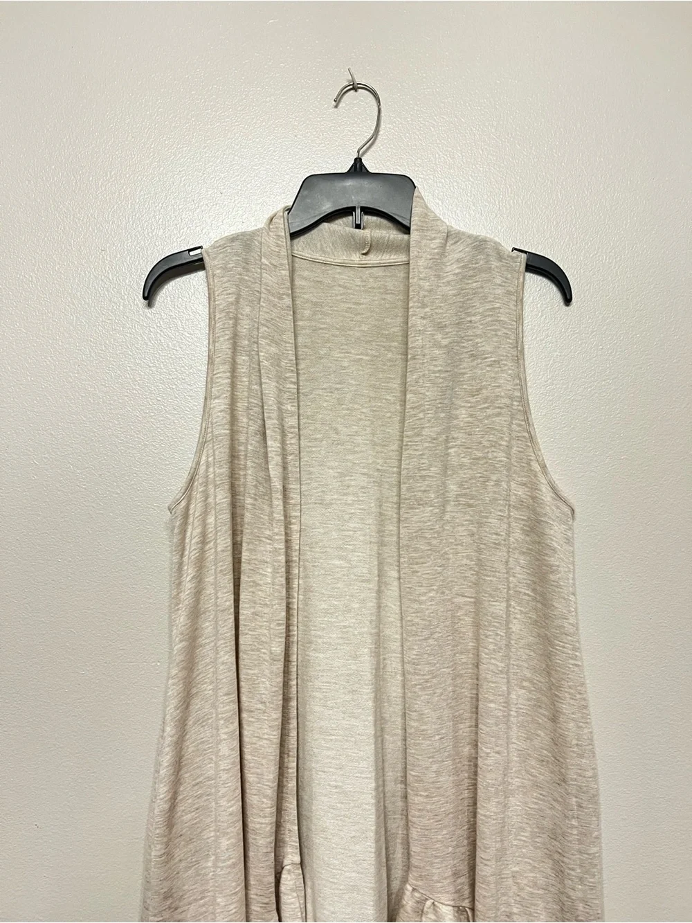 Pleione Cream Oatmeal Heather Ruffle Hem Open Front Cascade‎ Vest Minimalist